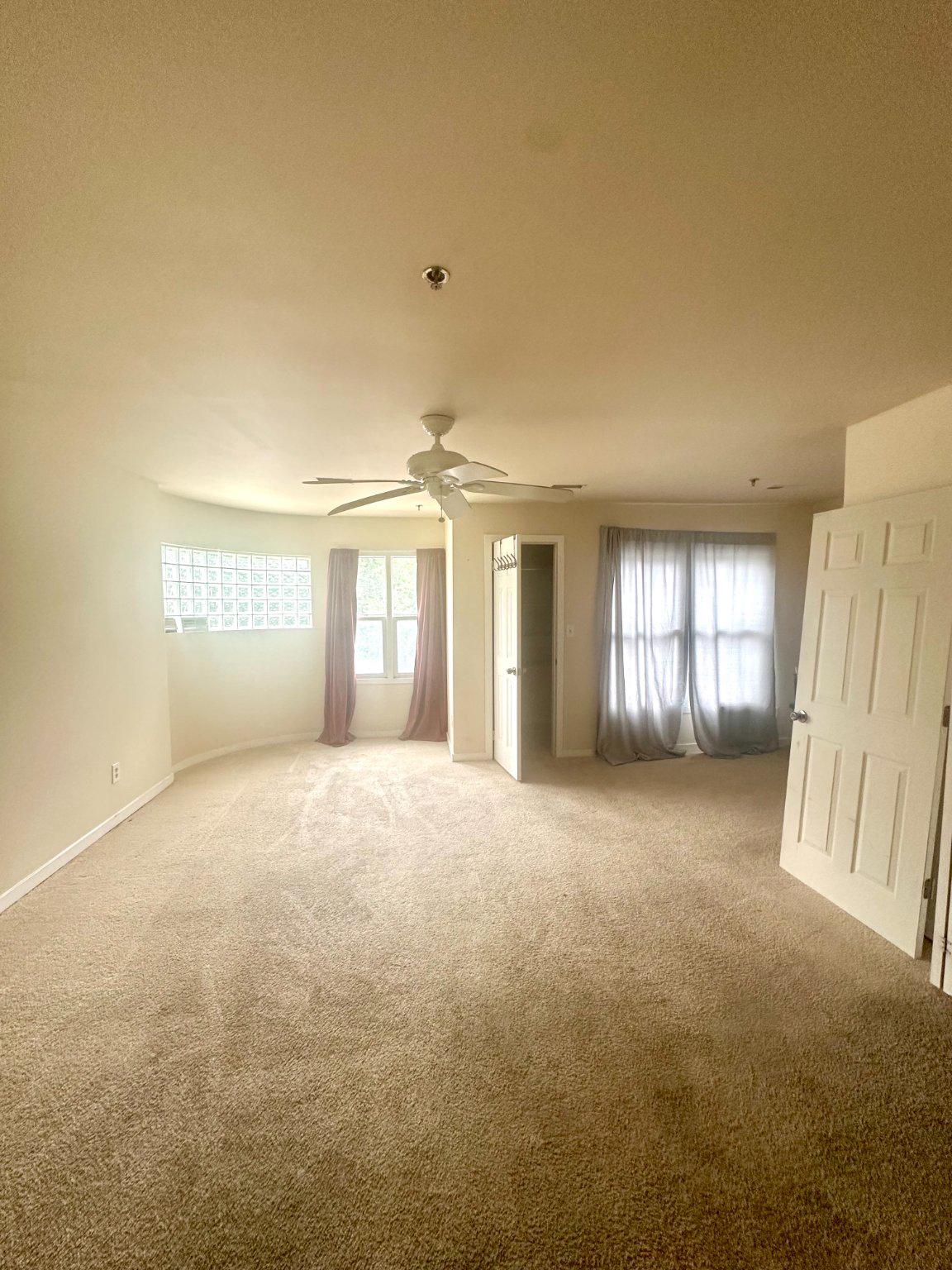 5211 Le Parc Dr #6 Property Photo 3