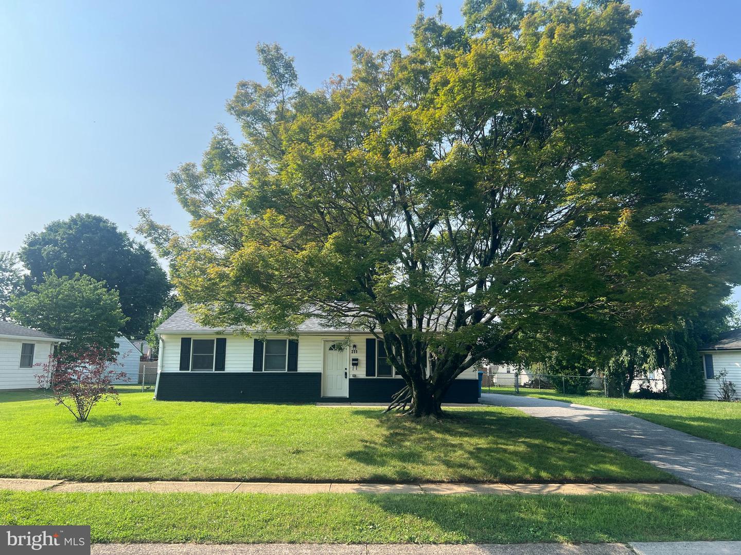 211 N Brownleaf Rd Property Photo 2