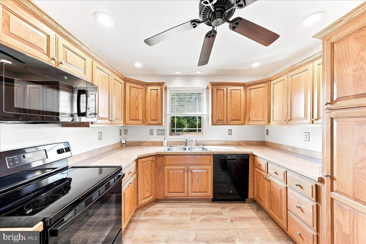 110 E Hoffecker St Property Photo 3