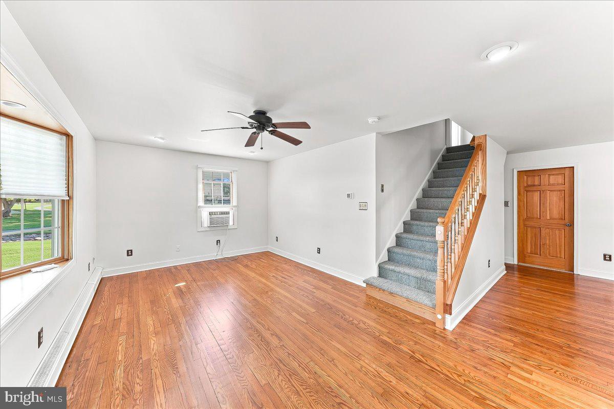 110 E Hoffecker St Property Photo 9