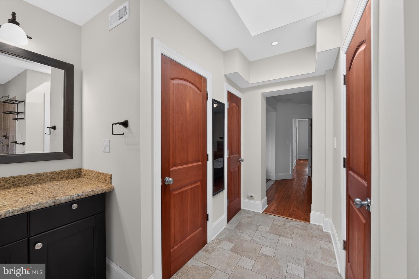 826 N Van Buren St Property Photo 24