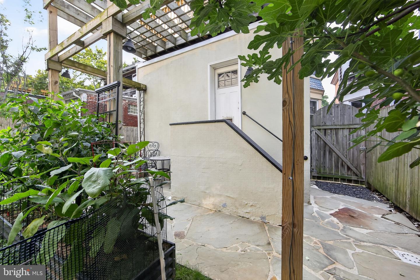 826 N Van Buren St Property Photo 37