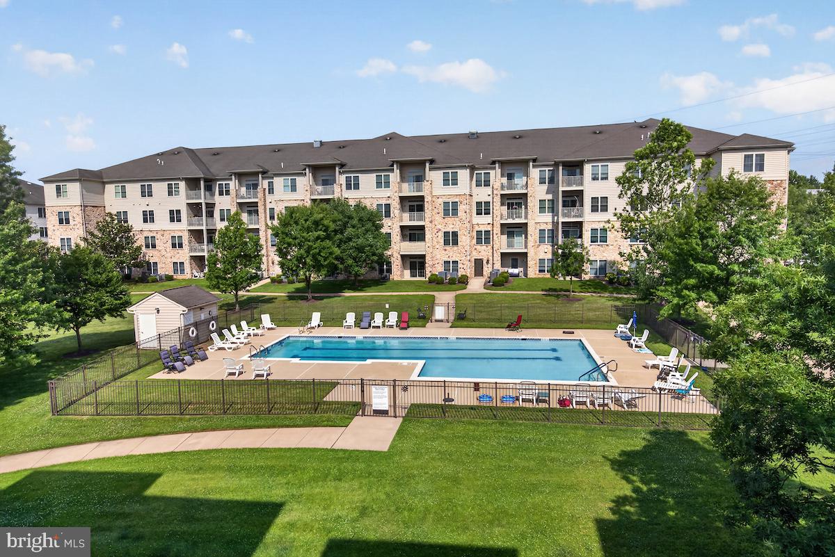 1000-unit Fountainview Cir #1306 Property Photo 1