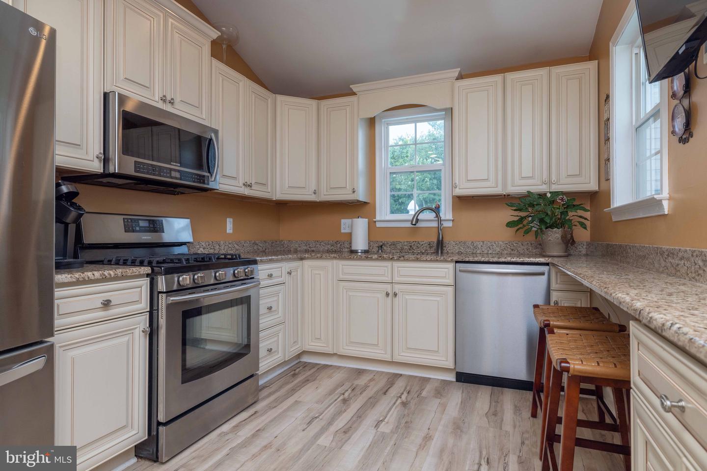 301 Binstead Property Photo 10