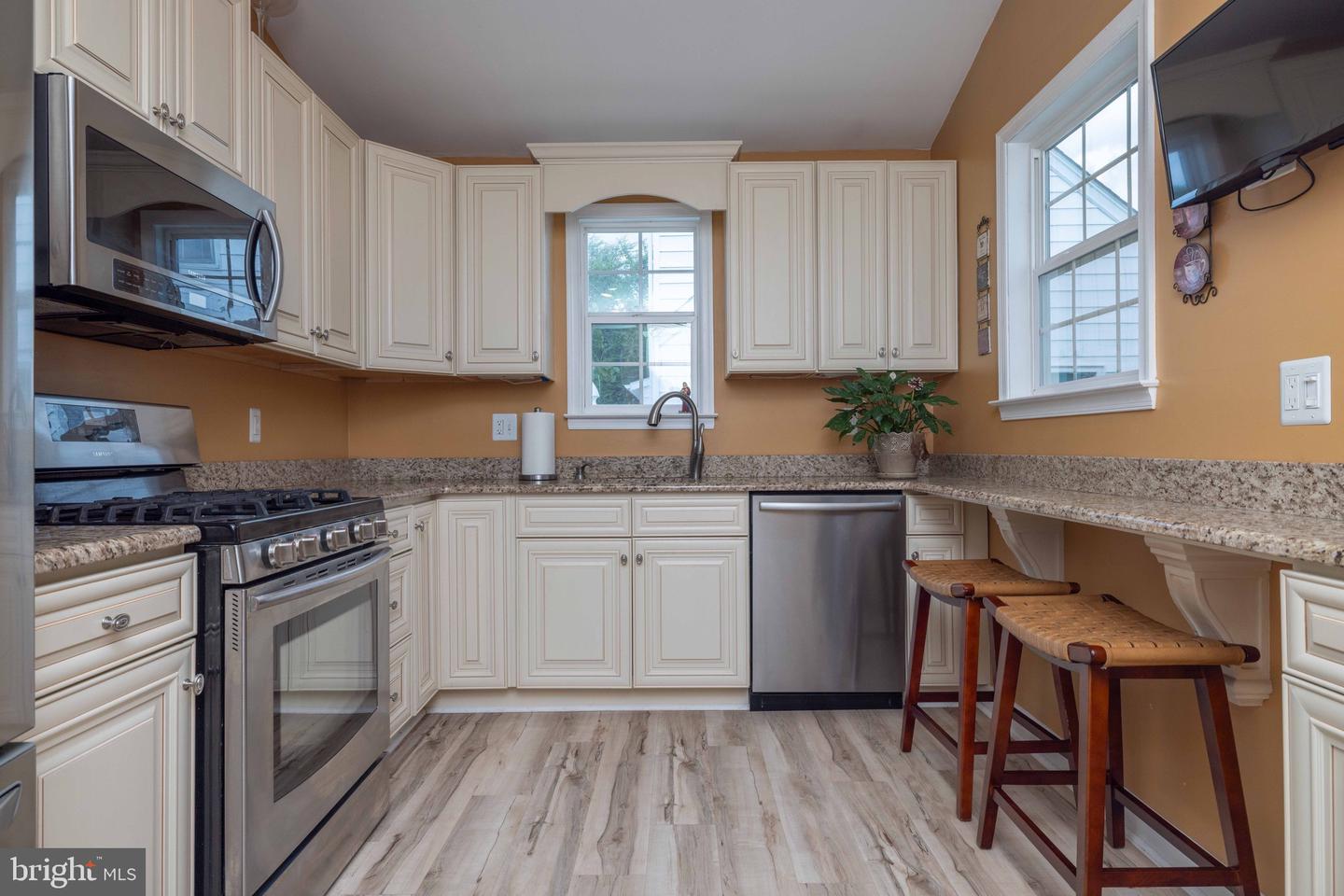 301 Binstead Property Photo 11