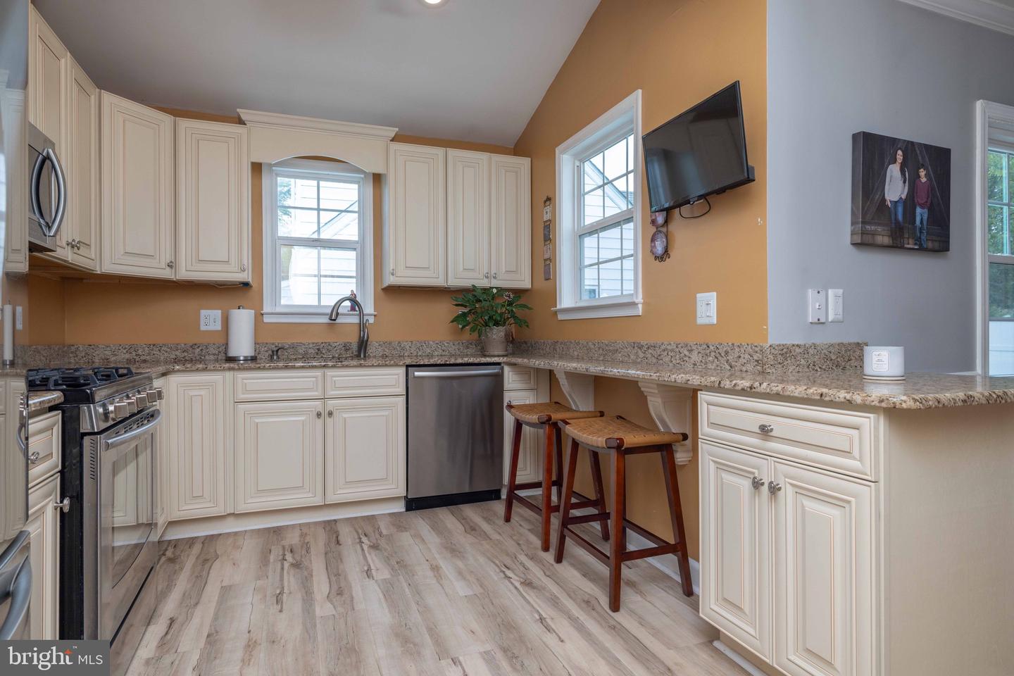 301 Binstead Property Photo 12