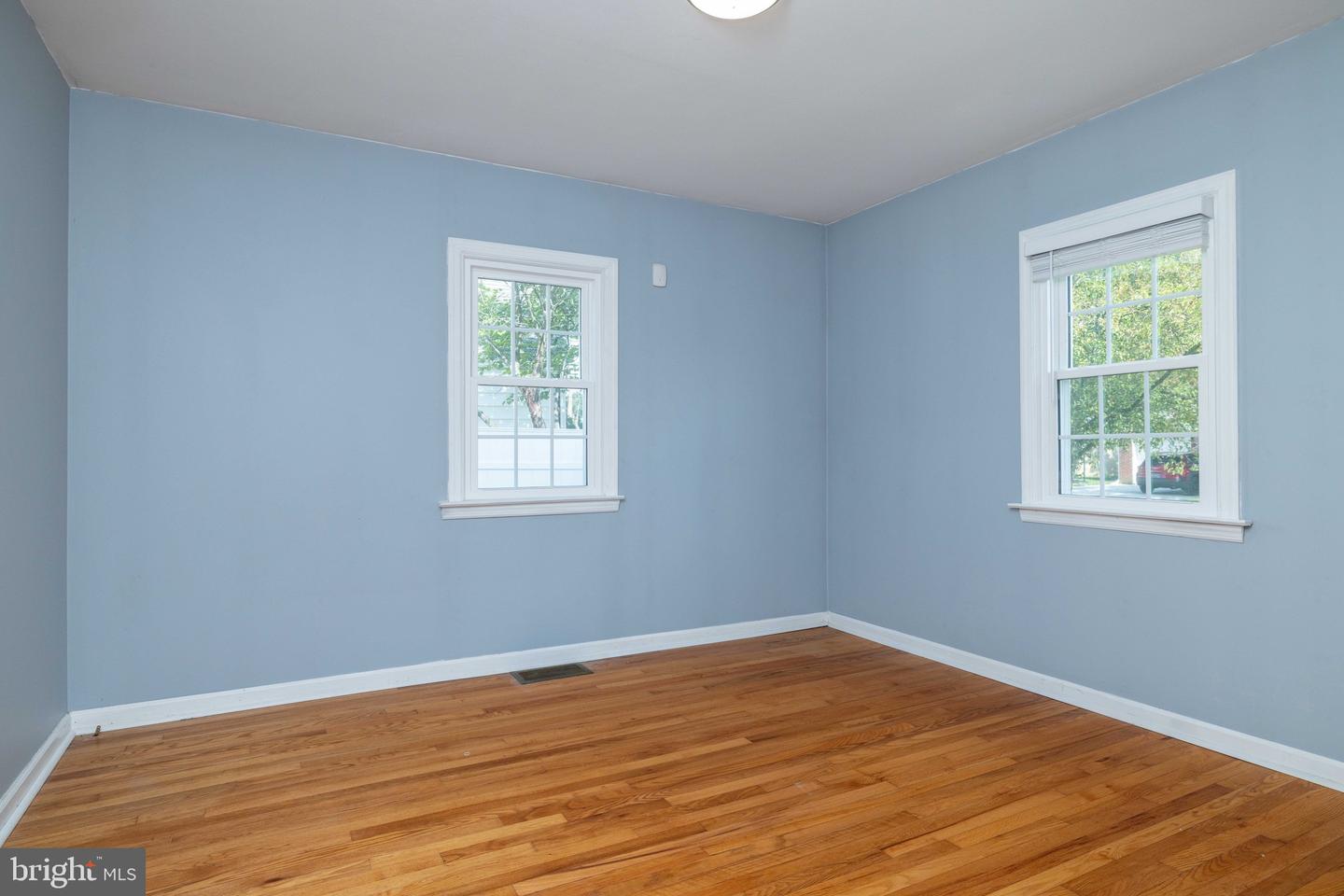 301 Binstead Property Photo 18
