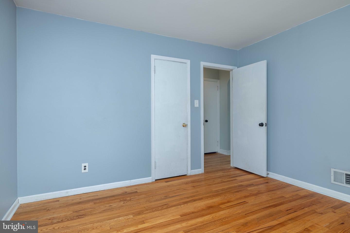 301 Binstead Property Photo 19
