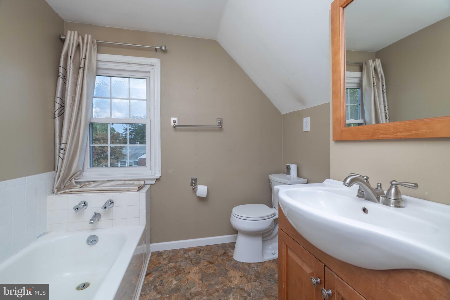 301 Binstead Property Photo 22