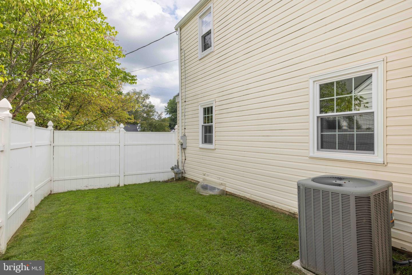 301 Binstead Property Photo 28