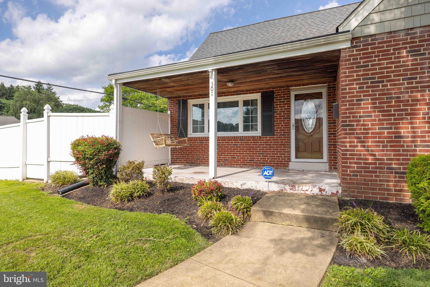 301 Binstead Property Photo 32