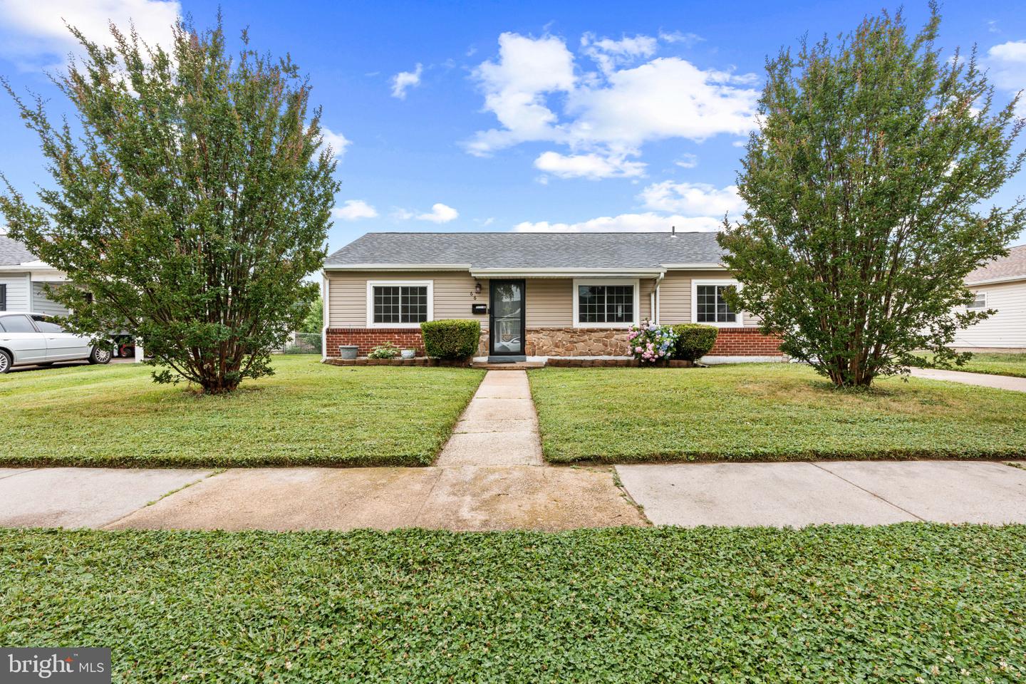 66 Chesterfield Dr Property Photo 1