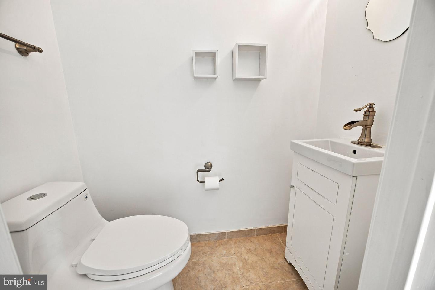1 Lisa Dr Property Photo 11