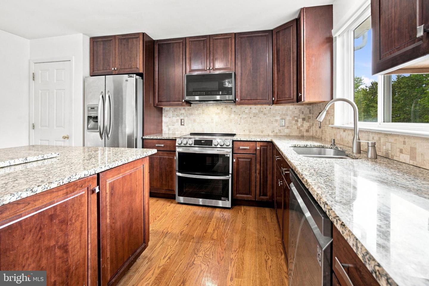 1 Lisa Dr Property Photo 21