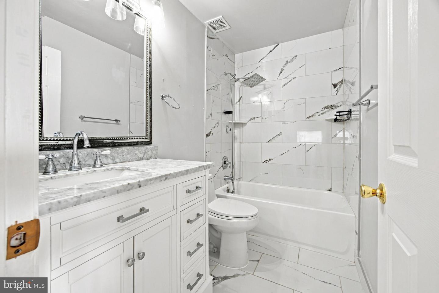 1 Lisa Dr Property Photo 29