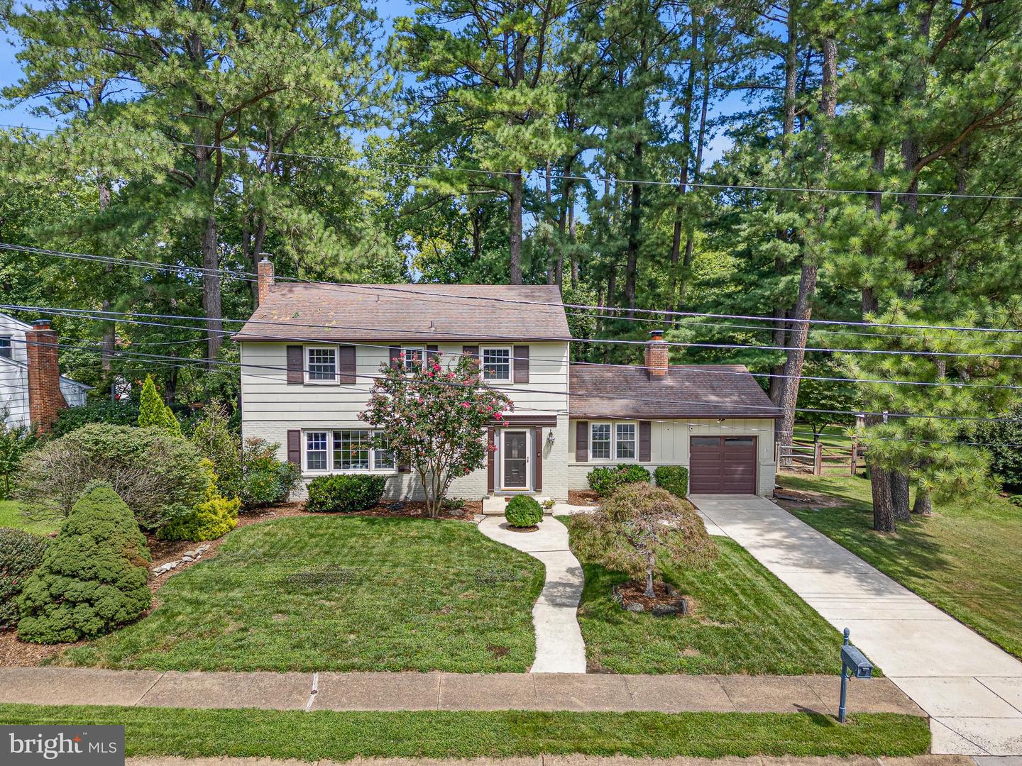 805 ROCK LN