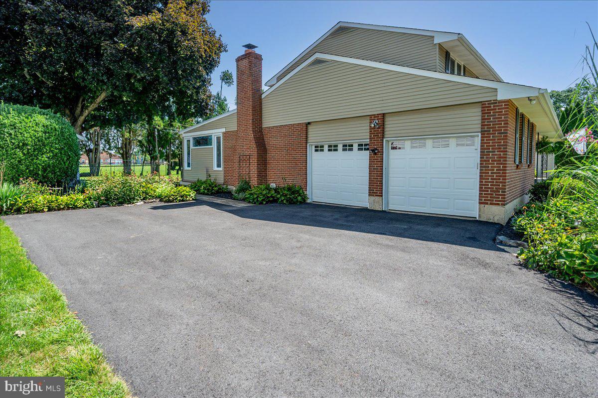 2709 Bodine Dr Property Photo 3