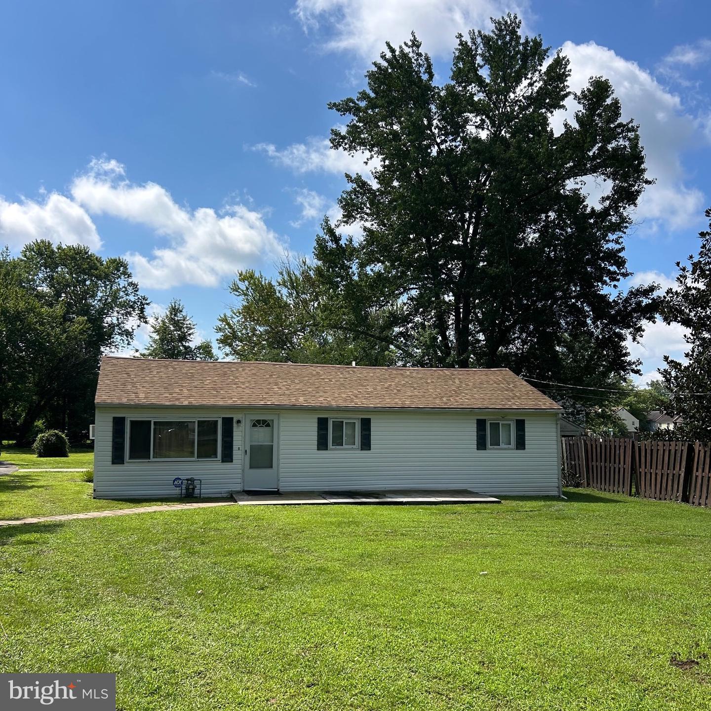 951 Barksdale Rd Property Photo 1