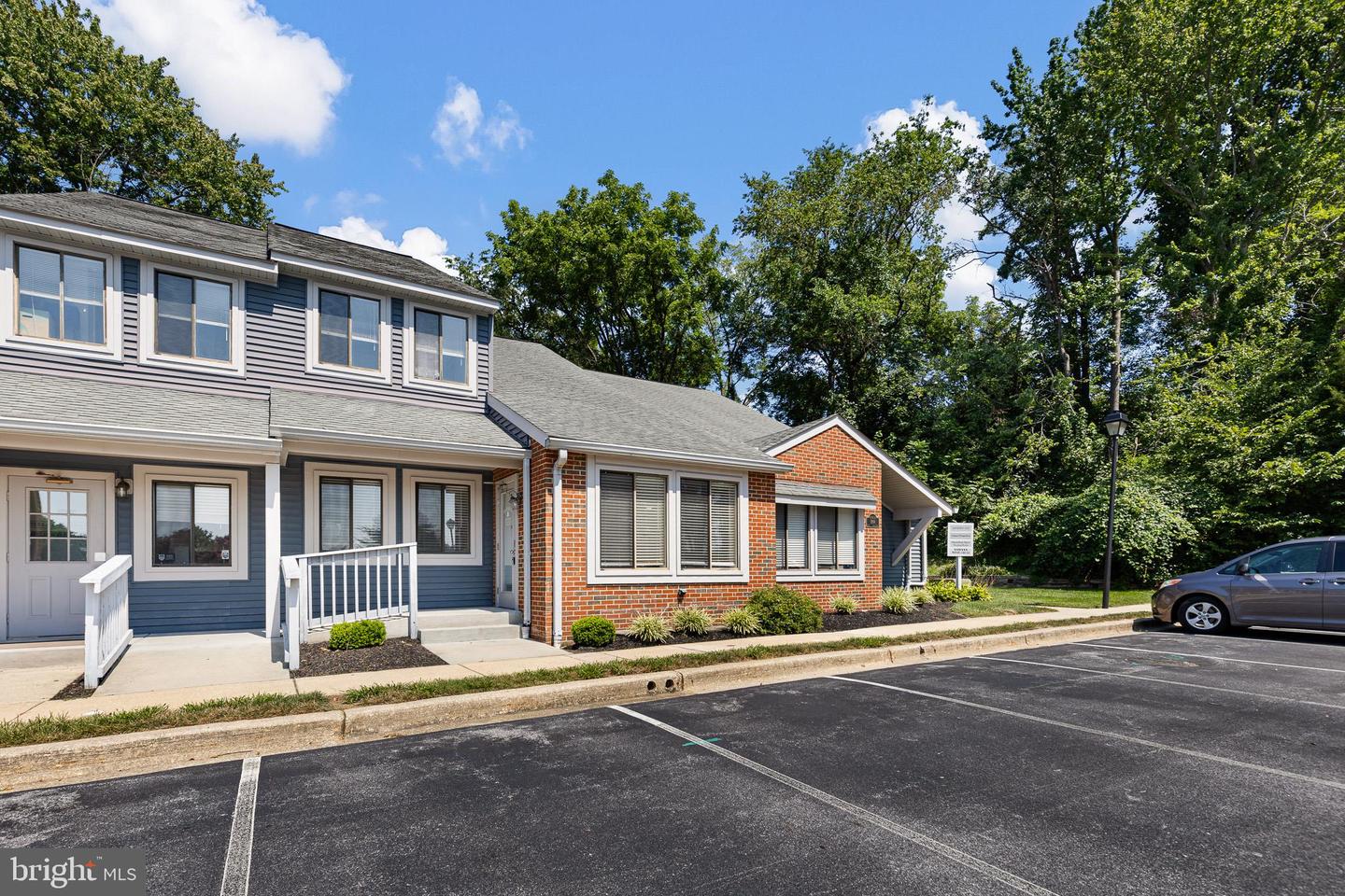 5201 W Woodmill Dr #31 Property Photo 1