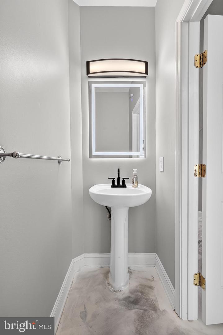 810 Athea Way Property Photo 31