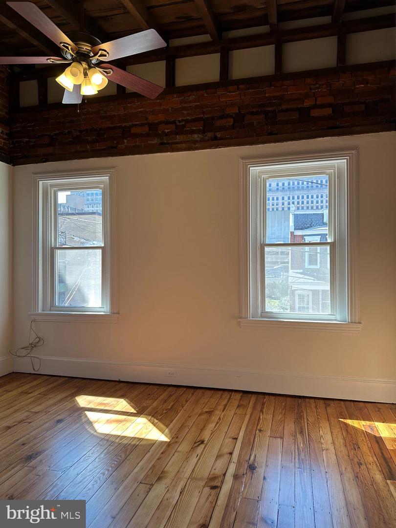 115 W 13th St #2 Property Photo 10