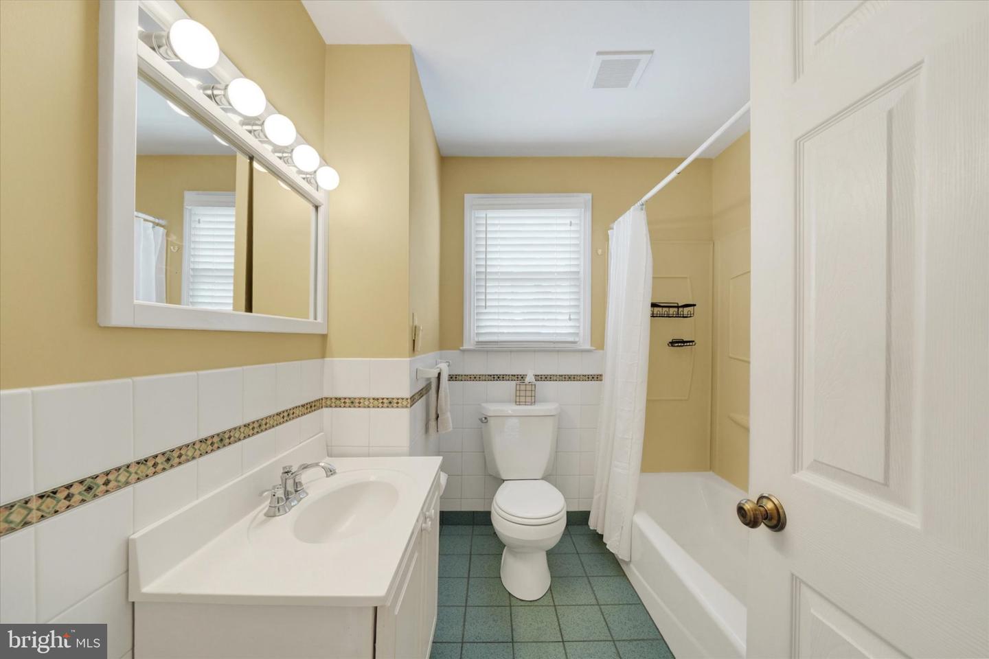 704 Dorcaster Dr Property Photo 36