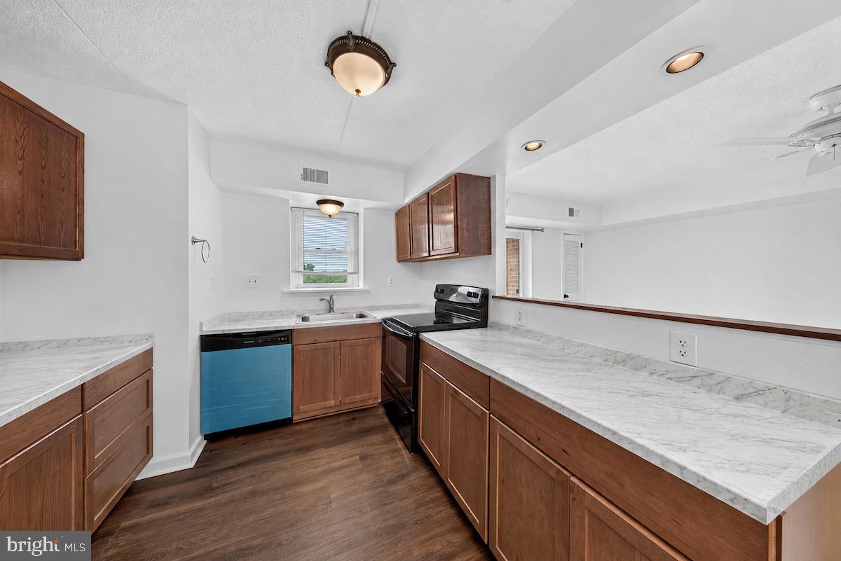 513 Governor House Cir #47 Property Photo 11