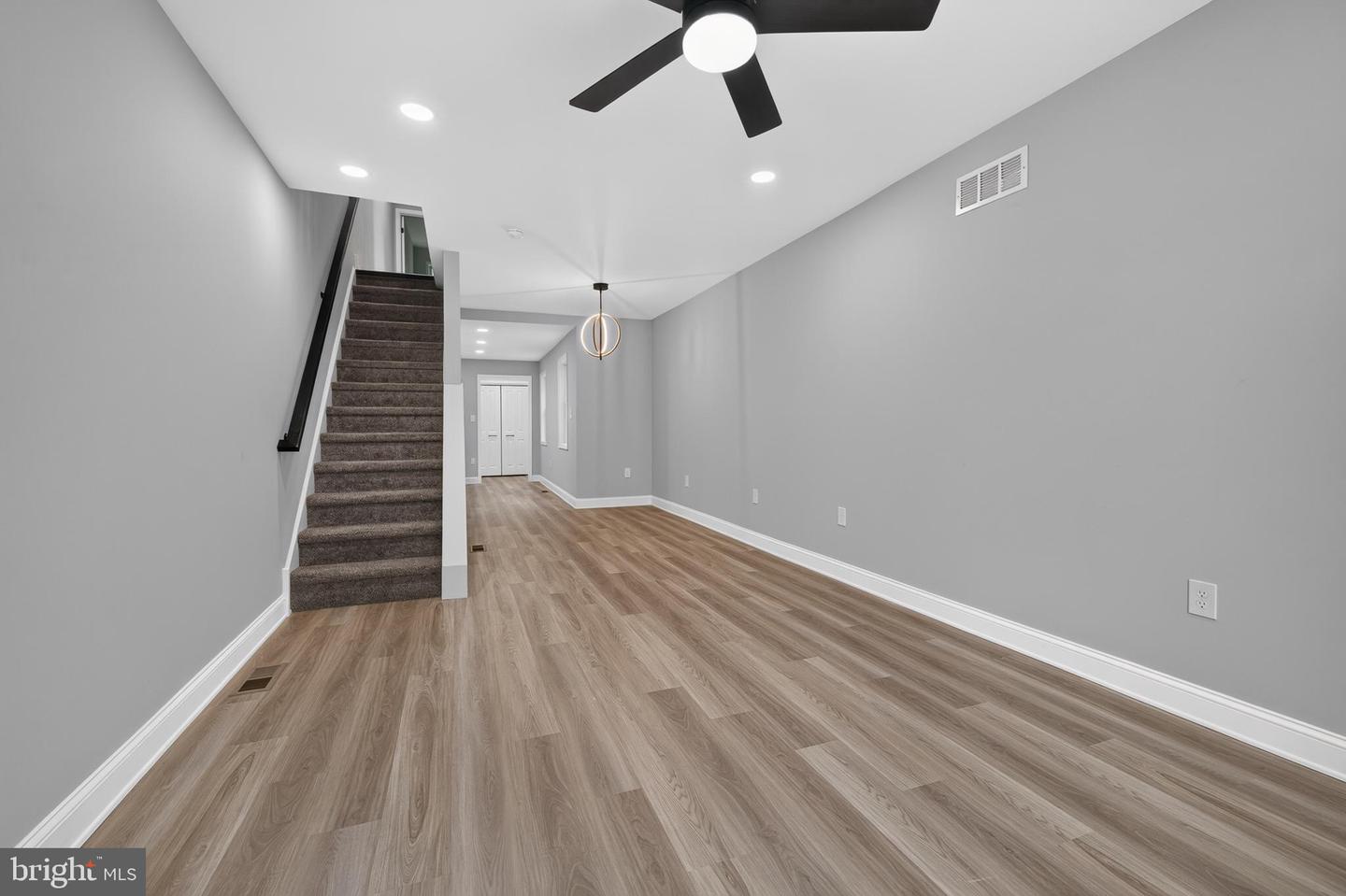 809 E Seventh St Property Photo 4