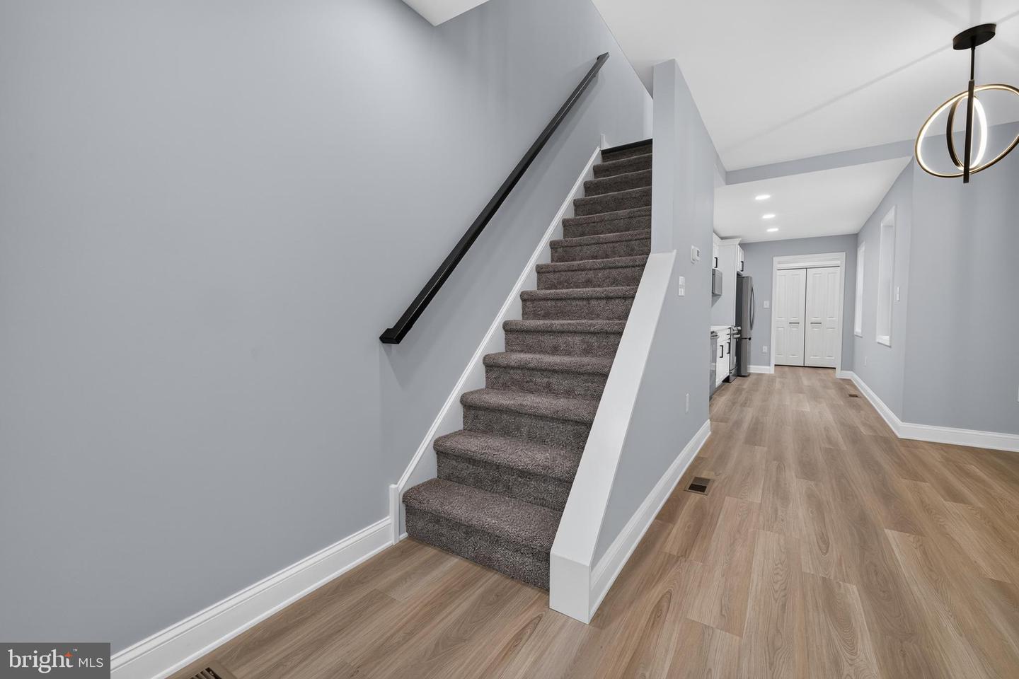 809 E Seventh St Property Photo 5