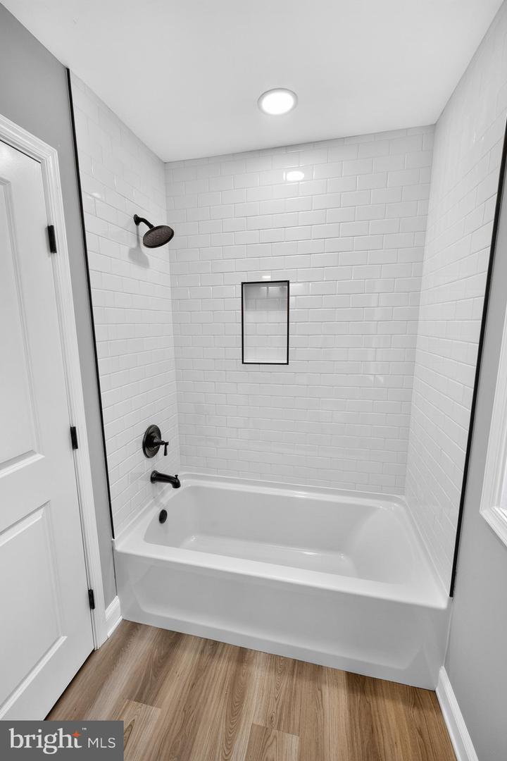809 E Seventh St Property Photo 15