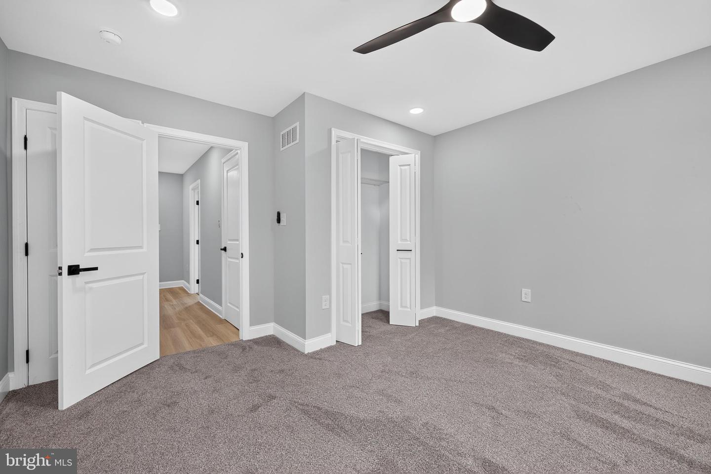 809 E Seventh St Property Photo 17