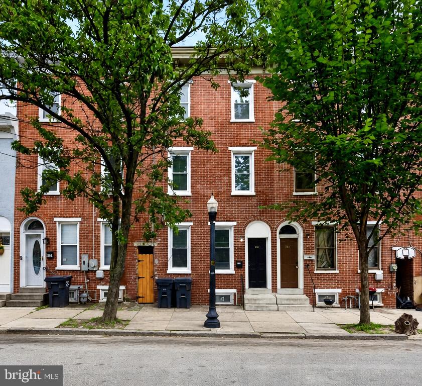 812 N Monroe St Property Photo 1