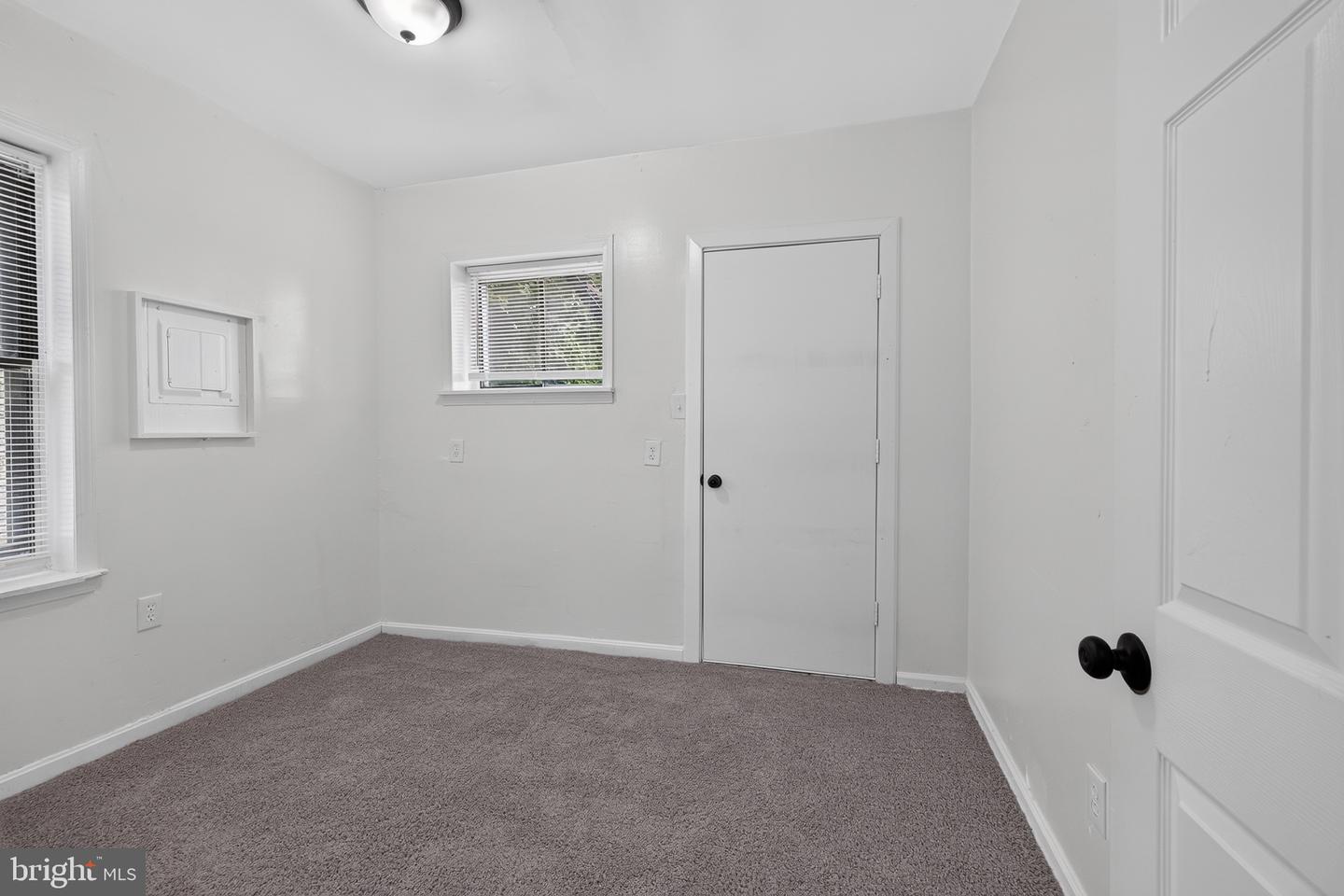 812 N Monroe St Property Photo 8