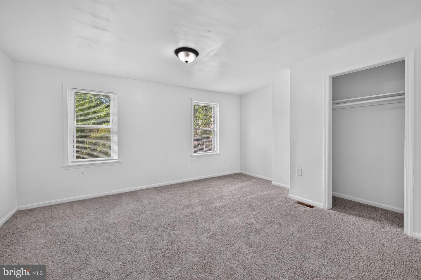 812 N Monroe St Property Photo 9