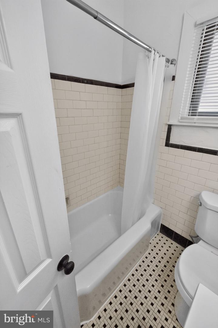 812 N Monroe St Property Photo 21