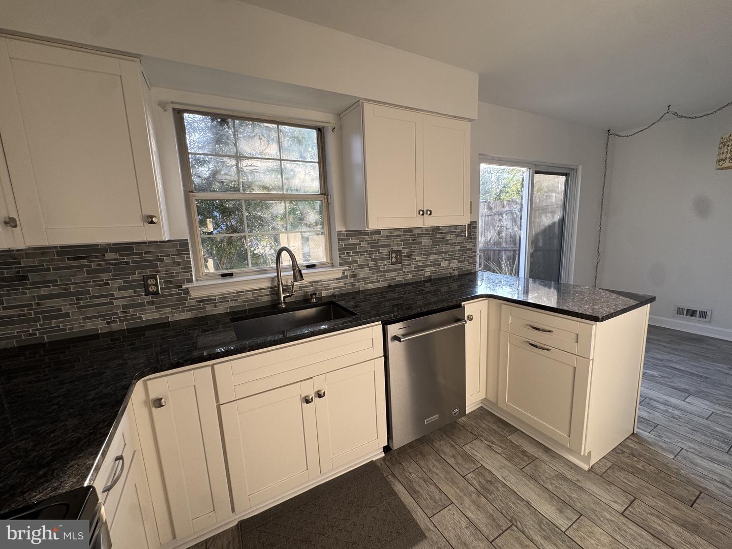 5 Revere Pl Property Photo 3