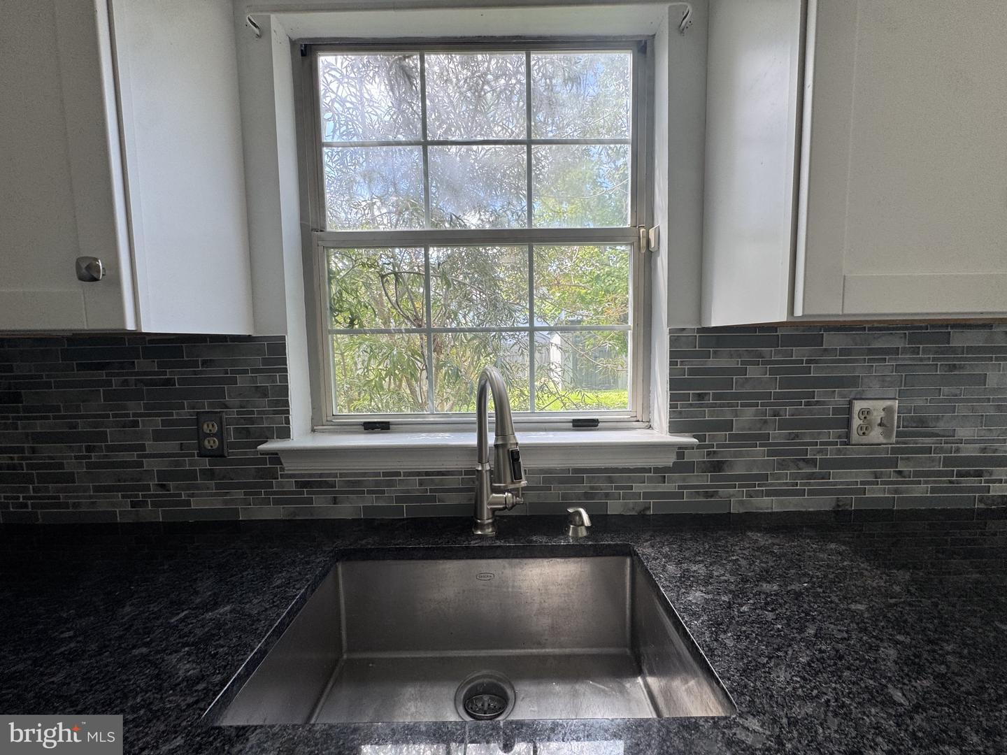 5 Revere Pl Property Photo 4