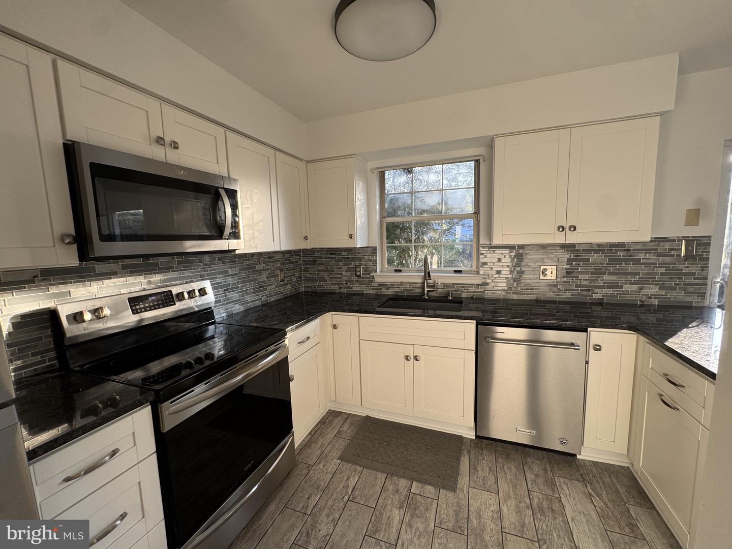 5 Revere Pl Property Photo 5