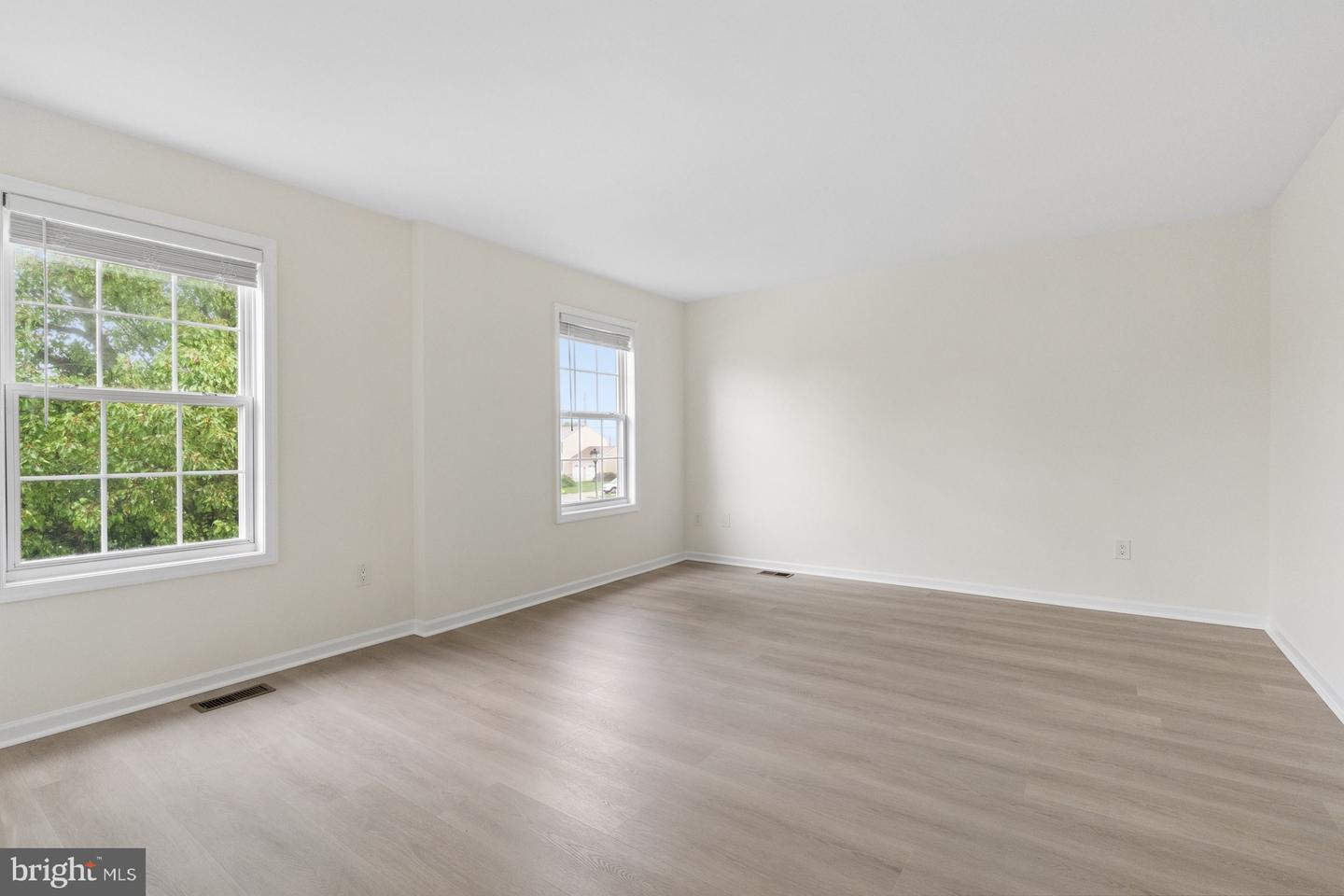 10 Bastille Loop Property Photo 28