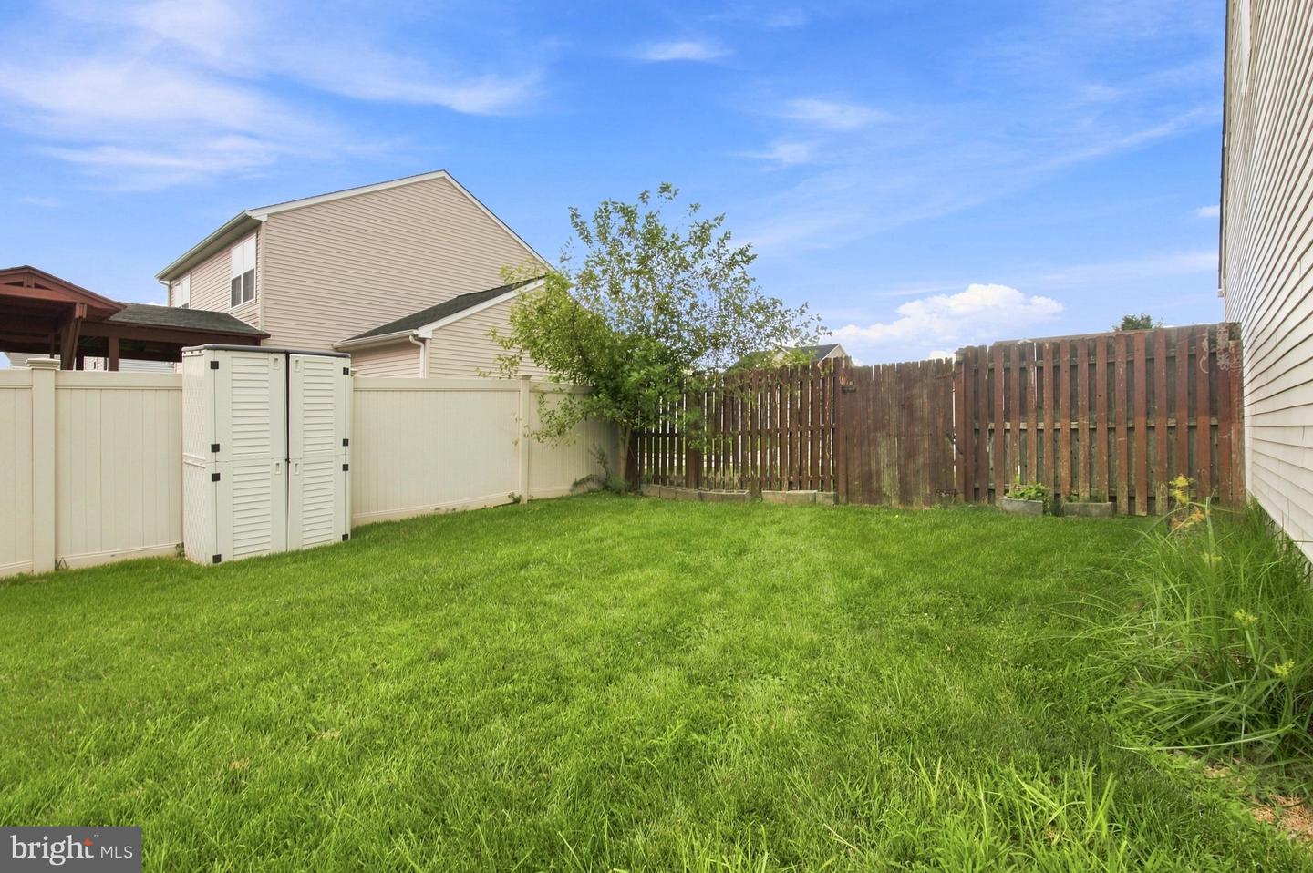 10 Bastille Loop Property Photo 47