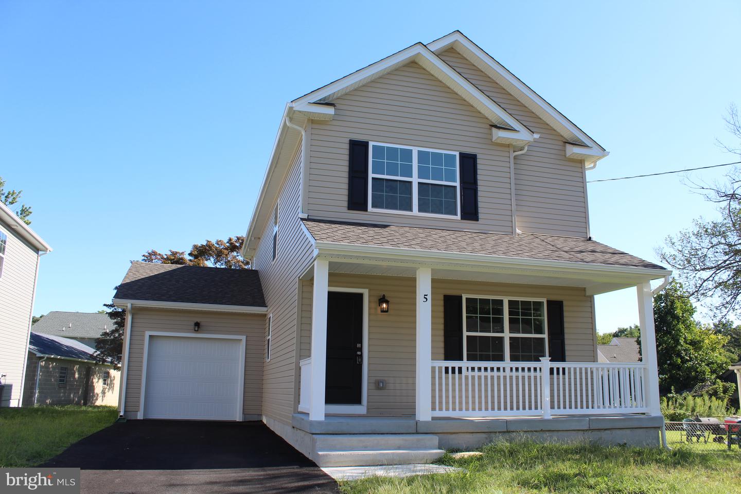5 Buttonwood Ave Property Photo 1