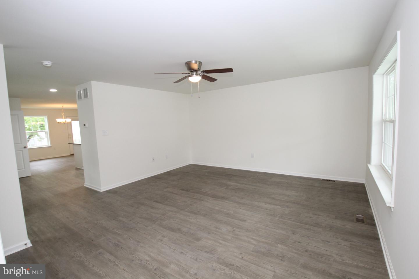 5 Buttonwood Ave Property Photo 2