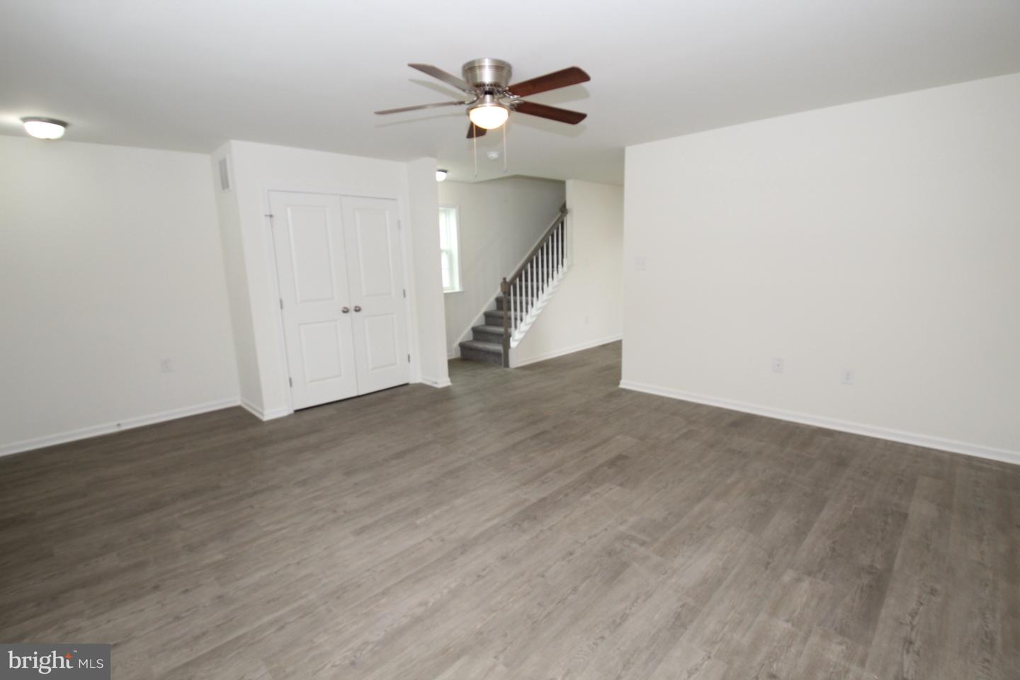 5 Buttonwood Ave Property Photo 3