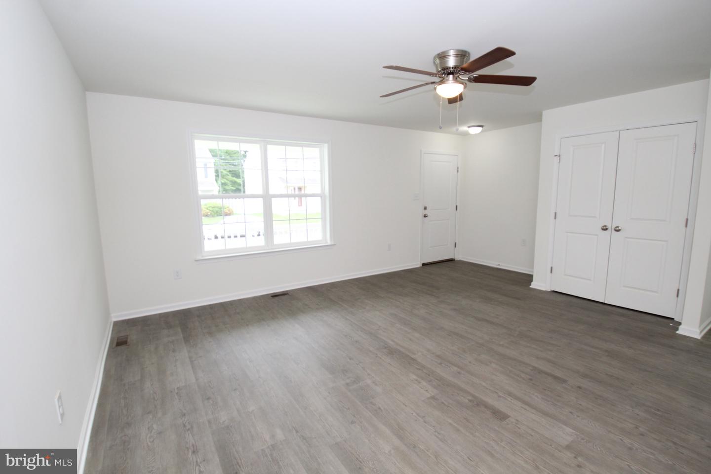 5 Buttonwood Ave Property Photo 4