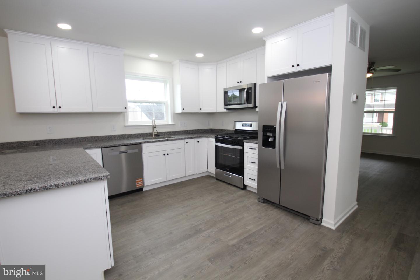 5 Buttonwood Ave Property Photo 6