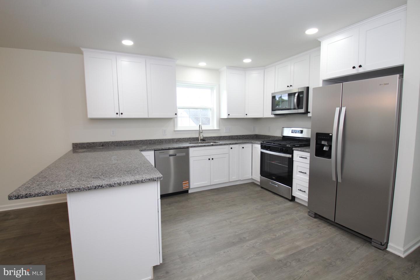 5 Buttonwood Ave Property Photo 7