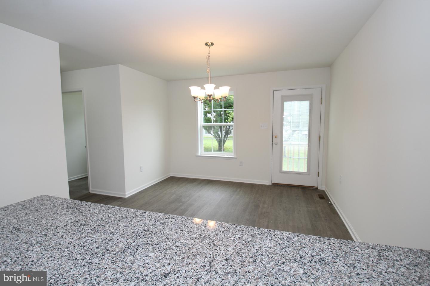 5 Buttonwood Ave Property Photo 8
