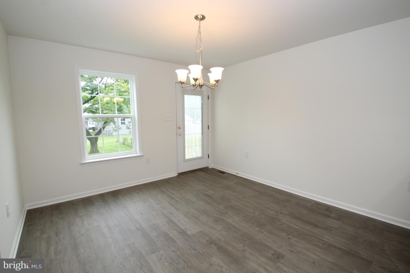 5 Buttonwood Ave Property Photo 9