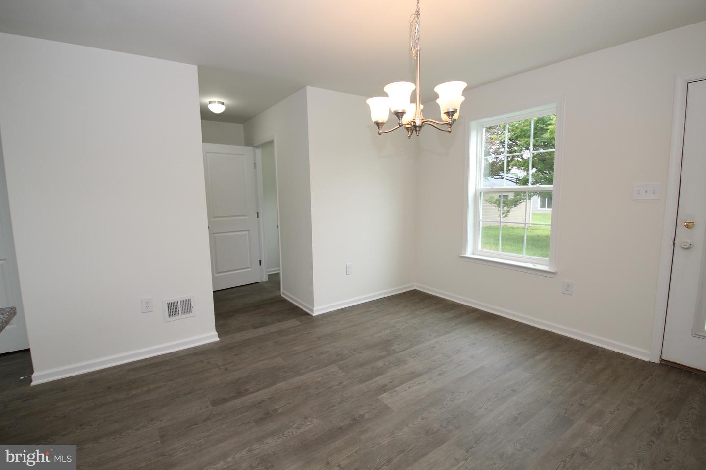 5 Buttonwood Ave Property Photo 10