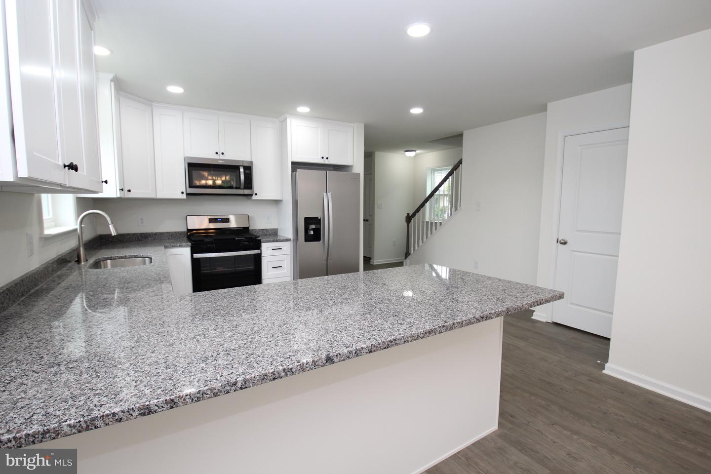 5 Buttonwood Ave Property Photo 11